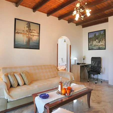 Arilia Villa *